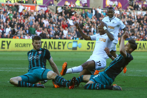 间在更衣室 间在更衣室